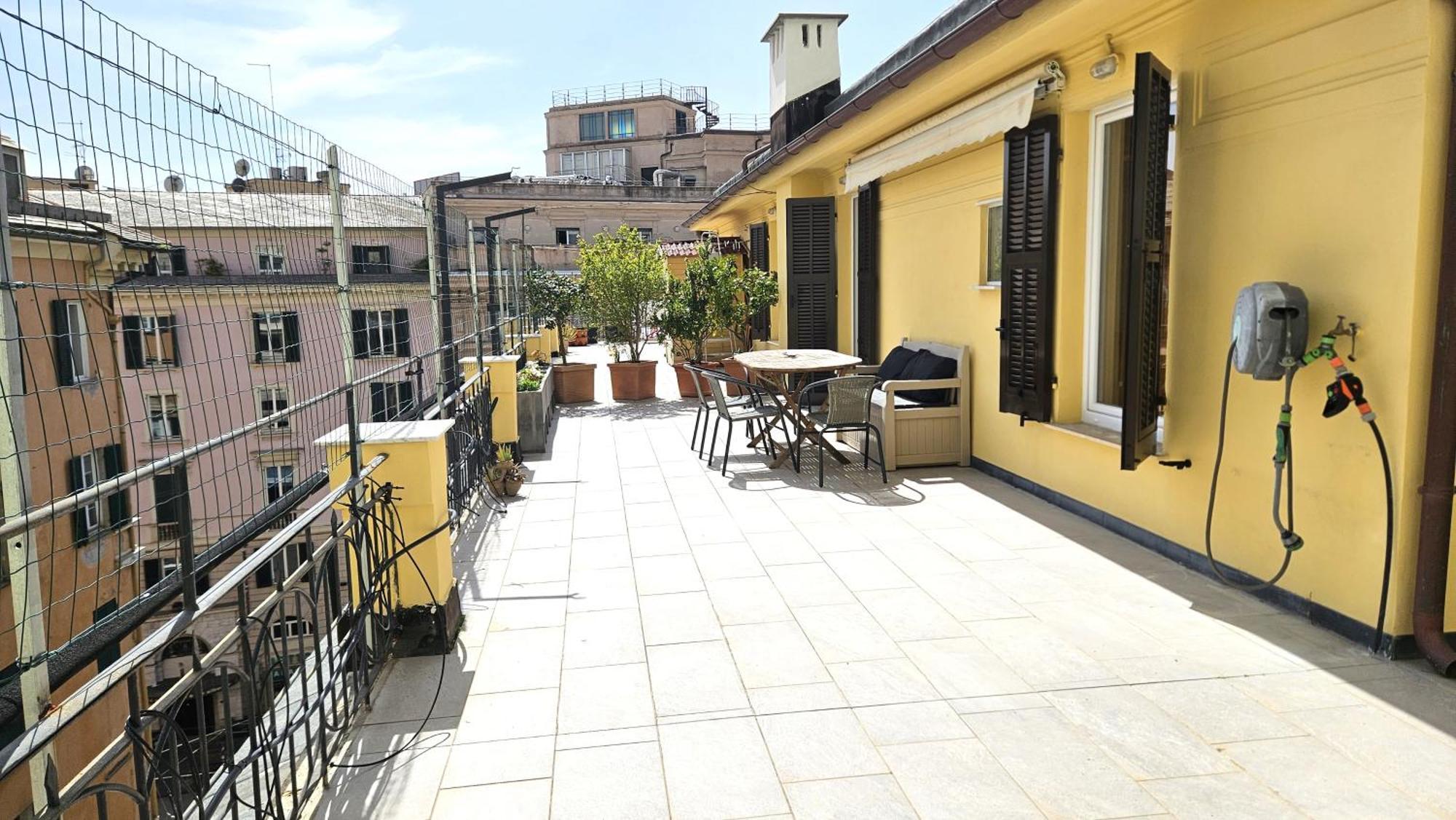 Ferienwohnung Rosy'S House Un Attico A Due Passi Dall'Acquario Parking Free Genua Exterior foto